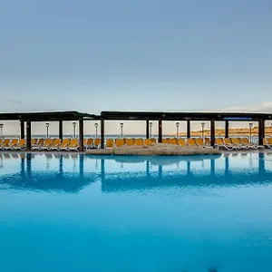 Ax Sunny Coast & Апарт-отель Сент-Полс-Бей